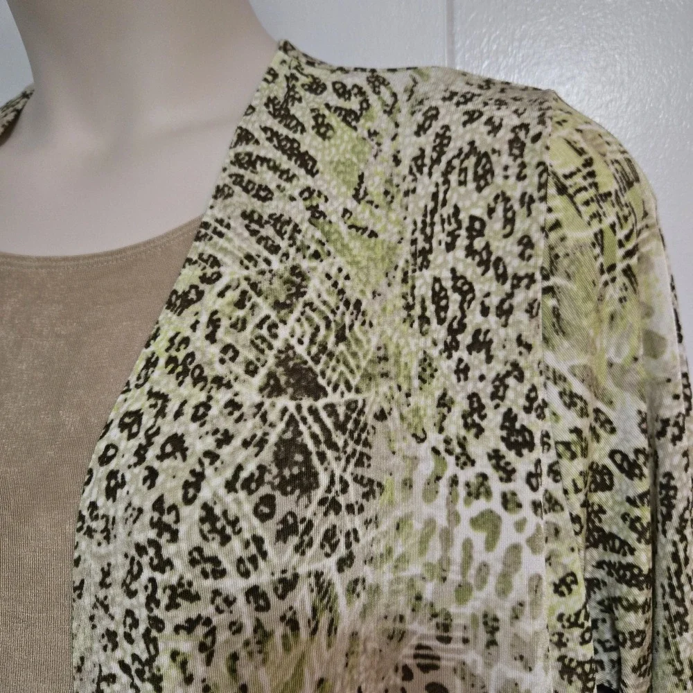 Chicos Travelers Sz 3 (XL) Green Beige Asymmetrical Stretch Open Cardigan Jacket - Picture 2 of 6